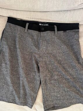 Travis Mathew golf Men's Geometric Shorts Waist 38